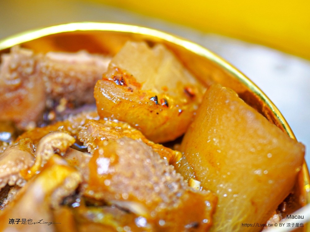 榮記牛雜 爆打檸檬茶 澳門 官也街美食 推薦 澳門牛雜 氹仔手搖飲 澳門自由行 必吃 菜單