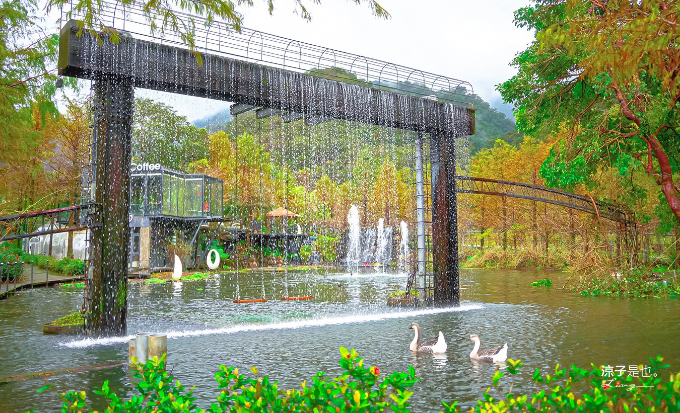 鳳梨屋水上莊園 宜蘭景點 一日遊 鳳梨屋門票 戲水池 動物園 水豚君 網美景點 水簾鞦韆 鳳梨泳池 餵羊 宜蘭豪華懶人露營 Villa 網美景點