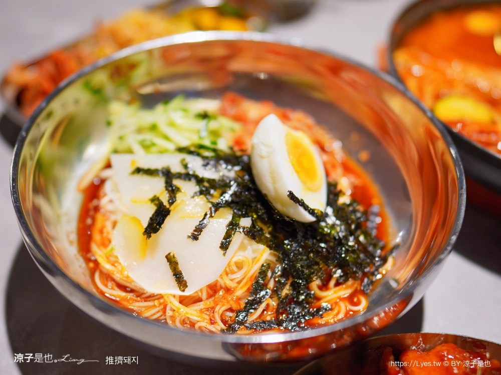 推擠 美食小吃 韓國烤肉 韓式小菜吃到飽 霜淇淋 無限供應