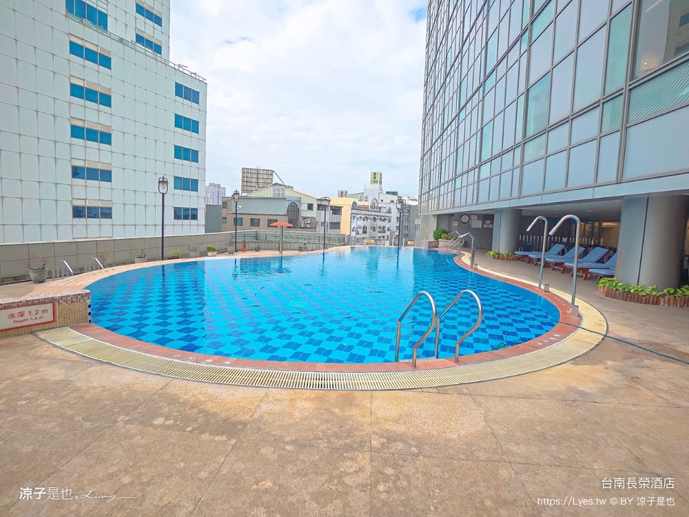 長榮桂冠酒店 台南住宿 台糖長榮台南 游泳池飯店 早餐 評價 親子 遊戲室