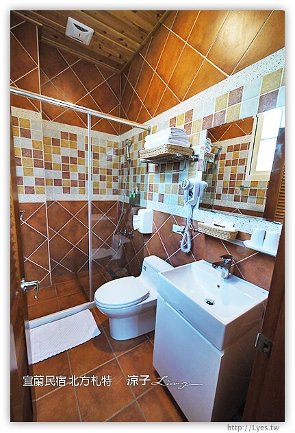宜蘭民宿-北方札特(古堡館房間篇)-充滿木頭香氣的宜蘭城堡民宿