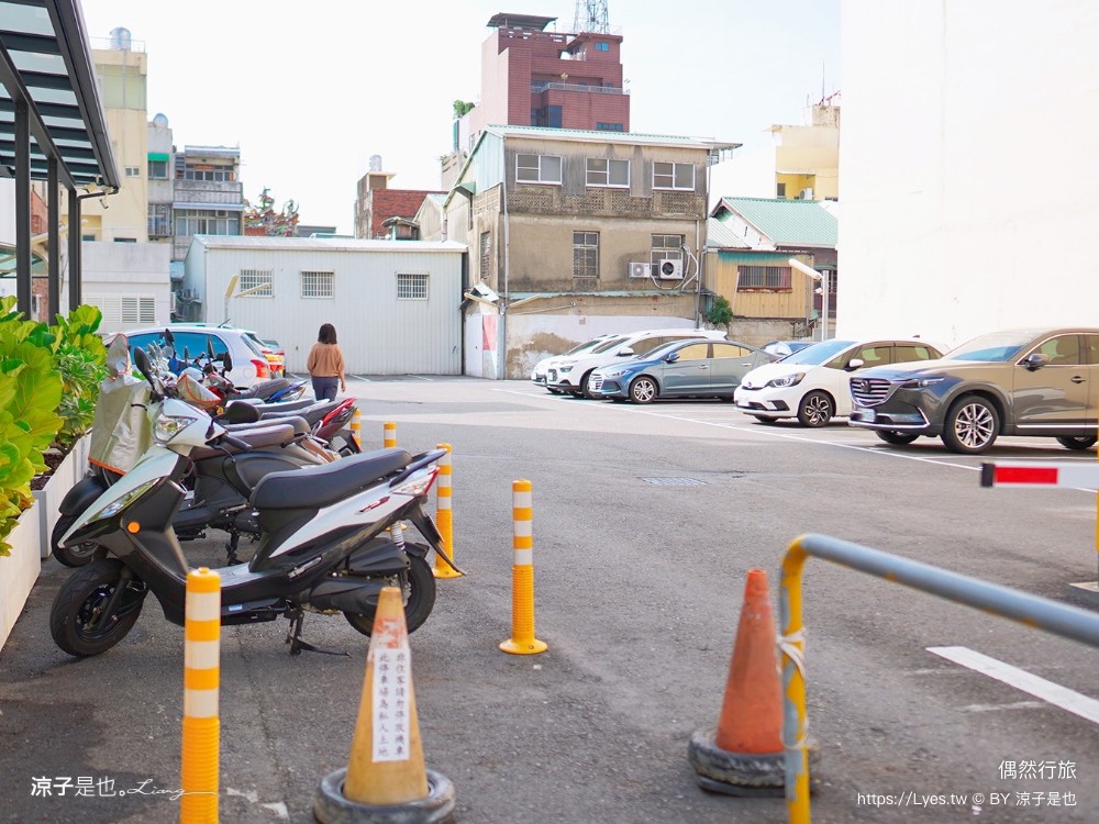 偶然行旅 嘉義飯店 文化路夜市旁 嘉義平價住宿 四人房 車場 文化鹿行旅 房價評價