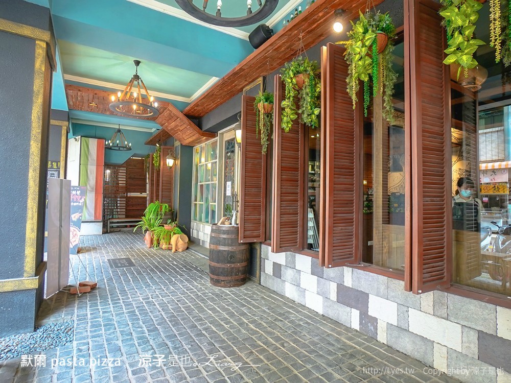 台中-默爾義大利餐廳(附菜單) 北屯人氣義式餐廳 窯烤披薩餅皮香Q軟彈好好吃