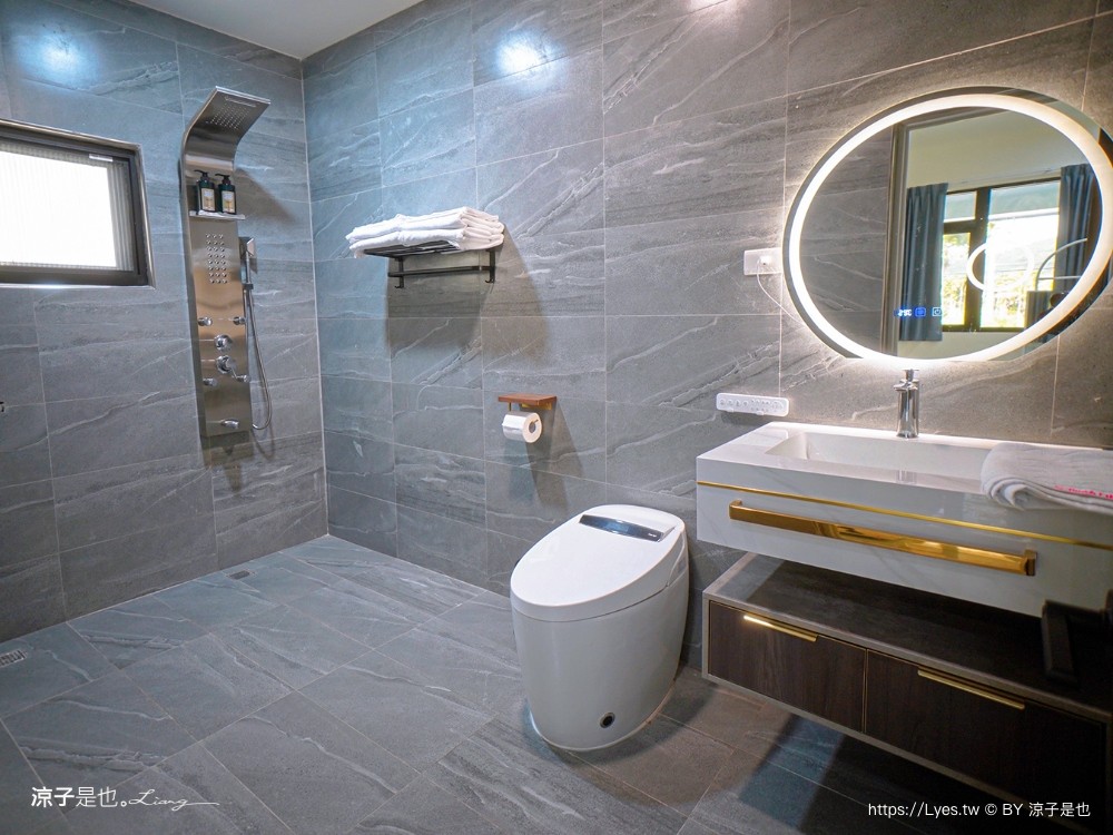 墾丁包棟民宿 屏東住宿 滿州住宿 touch villa 泳池 房型 庭院 卡拉ok 烤肉