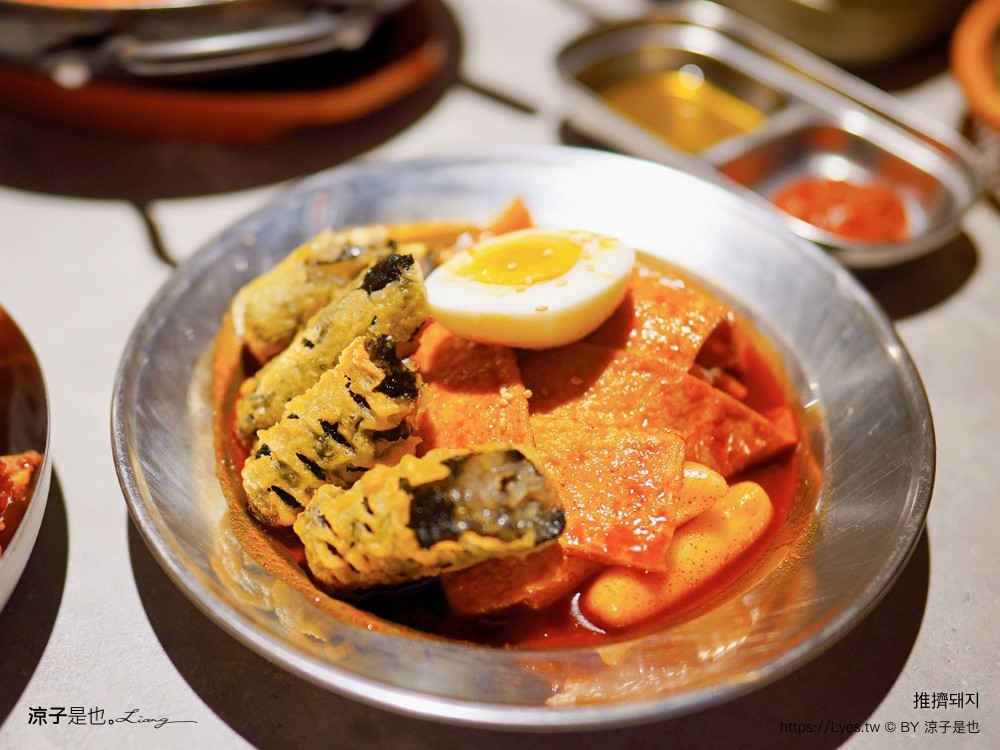 推擠 美食小吃 韓國烤肉 韓式小菜吃到飽 霜淇淋 無限供應