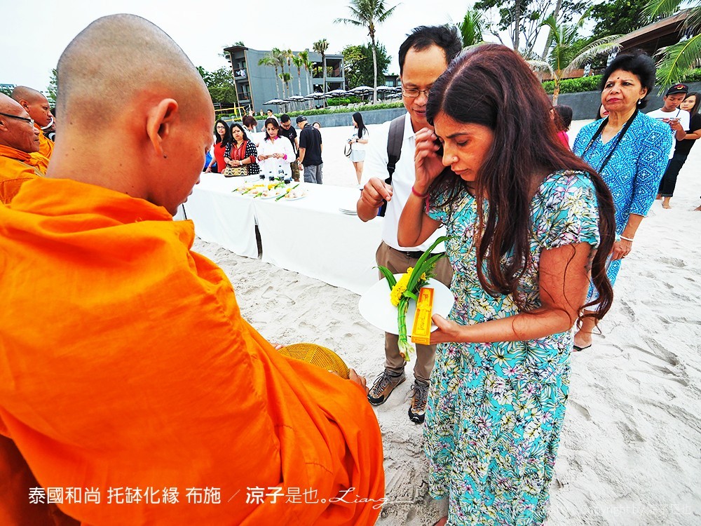 泰國和尚 托缽化緣 布施