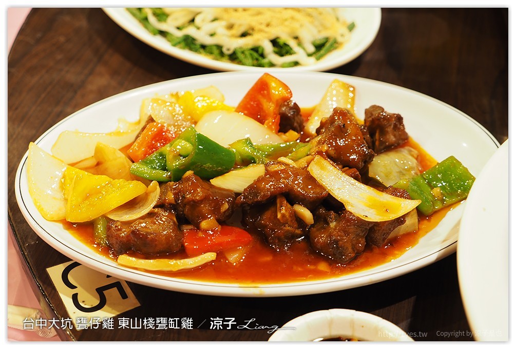 台中大坑-東山棧甕缸雞 在大坑爬山完可以吃個甕仔雞補補體力呀XD