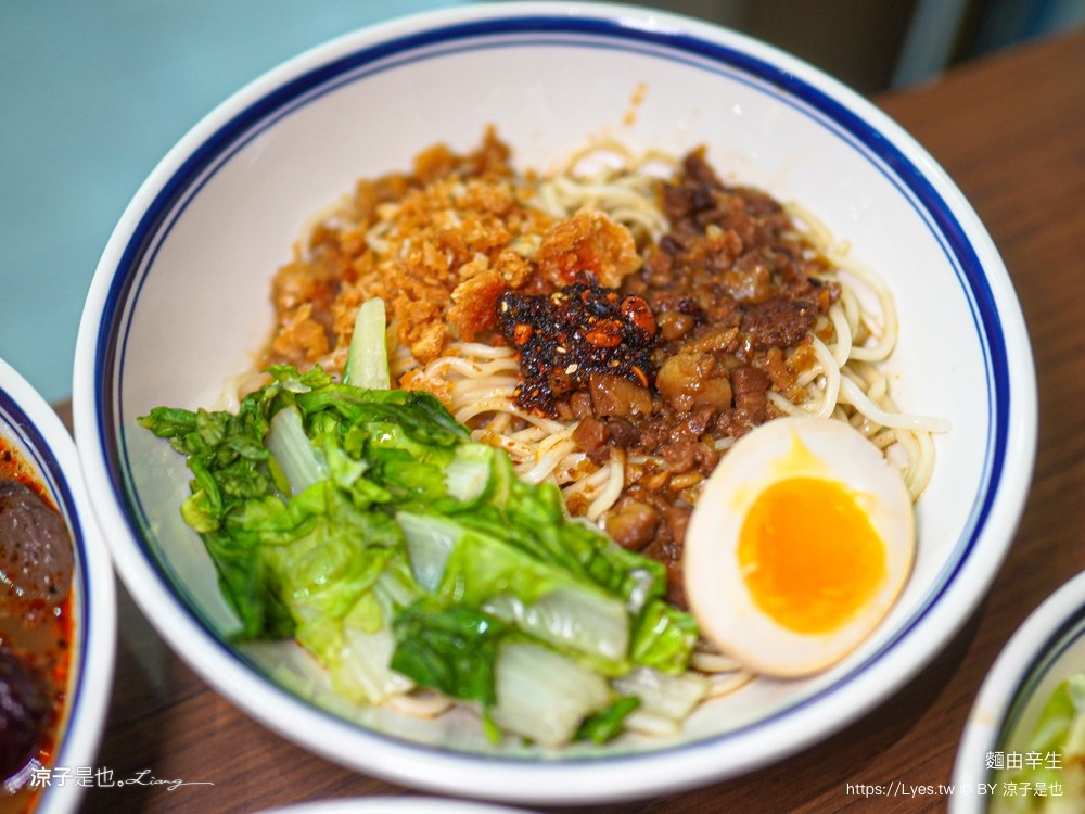 麵由辛生漢口店 菜單 台中北區美食 文青麵店 麻辣滷肉麵 黑皮麻醬麵 老上海香蔥麵 台中小吃