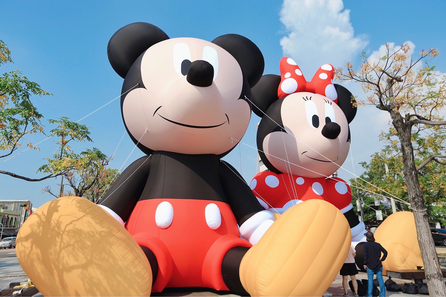 超巨大米奇米妮 台南安平景點 10公尺身高 米奇與好朋友CHILL遊台南 國慶連假迪士尼親子旅遊景點