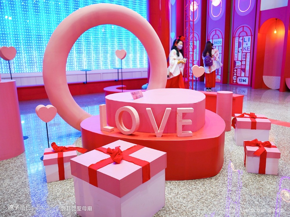 鹿耳門聖母廟 月老 台南景點 特色介紹 換裝攝影棚 鹿耳門聖母廟煙火 住宿 免門票 親子景點