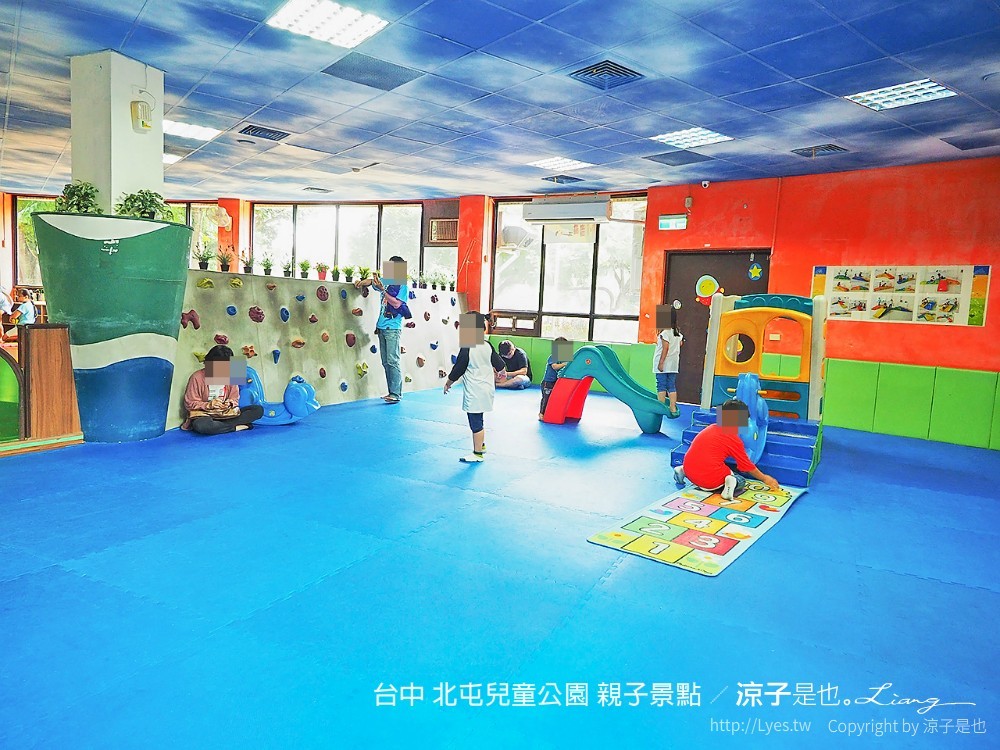 台中-北屯兒童公園 免費雨天親子備案 室內遊戲室、圖書館 雨停還可去玩溜滑梯、沙坑、鞦韆…