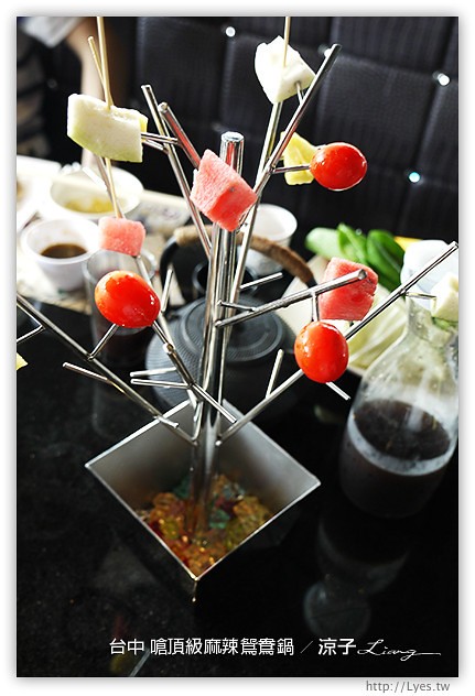 台中-嗆頂級麻辣鴛鴦鍋-麻辣火鍋吃到飽 小蒙牛新品牌