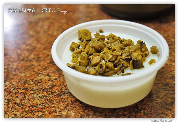 大溪老街-桃園大溪老街必吃美食-金字塔三角湯圓、里長嬤的碗粿、百年油飯、陳媽媽月光餅、和風手工豆腐酪