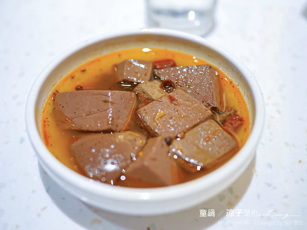 童鍋 親子火鍋 台中 親子餐廳 秀泰文心店 遊戲室 網美 打卡 IG 北歐風