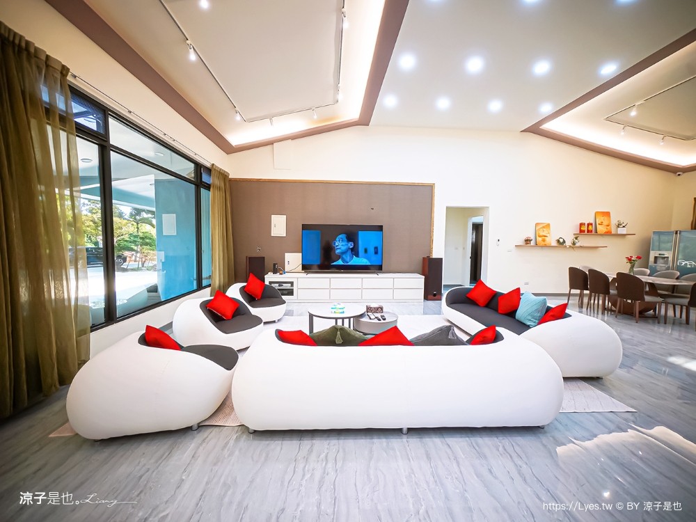 墾丁包棟民宿 屏東住宿 滿州住宿 touch villa 泳池 房型 庭院 卡拉ok 烤肉