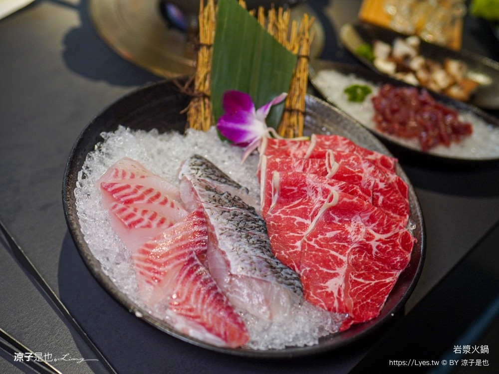 岩漿火鍋 菜單 台中火鍋 麻辣鍋 公益路美食 麻辣鴨血豆腐吃到飽 台中聚餐餐廳 好停車餐廳 推薦必吃