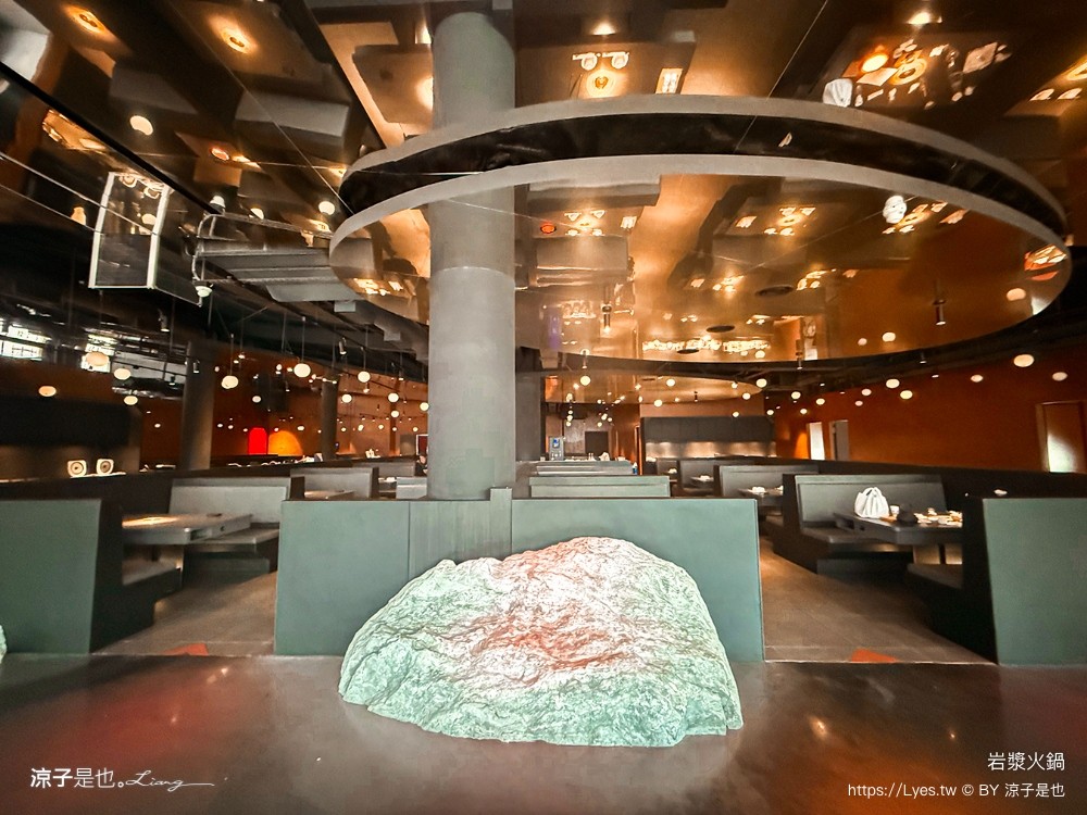 岩漿火鍋 菜單 台中火鍋 麻辣鍋 公益路美食 麻辣鴨血豆腐吃到飽 台中聚餐餐廳 好停車餐廳 推薦必吃
