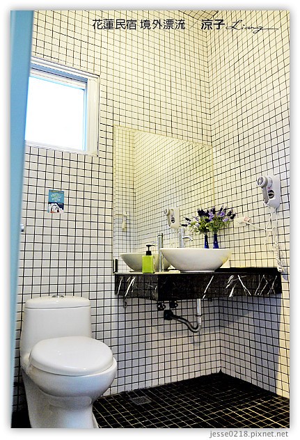 花蓮民宿-境外漂流 花蓮海景民宿-躺在床上就可以看海的發現房型