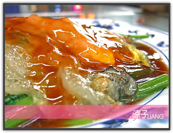 台中小吃-忠孝夜市 鬍鬚陳蚵仔煎、爌肉飯、鮮蚵湯