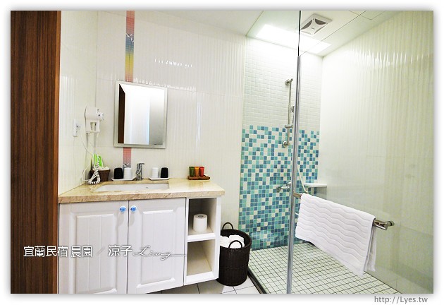 宜蘭民宿-晨園民宿-靠近傳藝中心，每間房都有陽台可以放空的宜蘭民宿