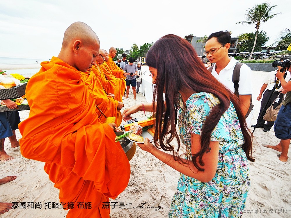 泰國和尚 托缽化緣 布施
