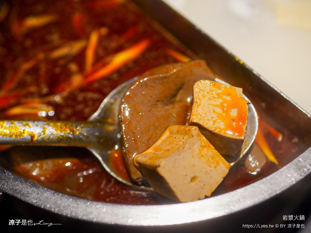 岩漿火鍋 菜單 台中火鍋 麻辣鍋 公益路美食 麻辣鴨血豆腐吃到飽 台中聚餐餐廳 好停車餐廳 推薦必吃