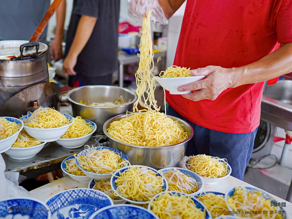 阿坤麵 菜單 台中米其林推薦 阿坤麵營業時間 台中麵店 台中美食 銅板小吃 炒麵