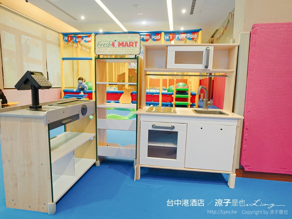 台中港酒店 台中親子飯店 梧棲住宿 海洋親子房、兒童遊戲室 汽車跑道 早餐自助吧吃到飽