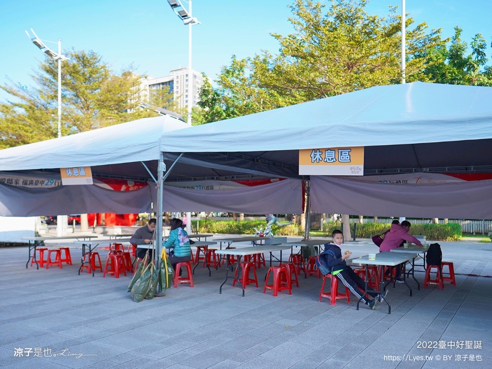 臺中好聖誕 愛邸家 台中聖誕 聖誕樹 抽獎活動 市集園遊會 親子遊戲站 集點摸彩