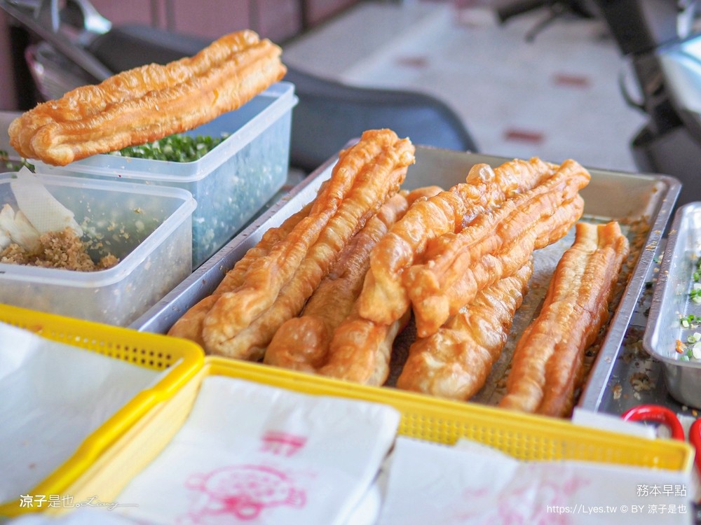務本早點 燒餅油條 台中北屯早餐美食 原精武路燒餅油條豆漿店搬家 菜單 鹹豆漿 必吃