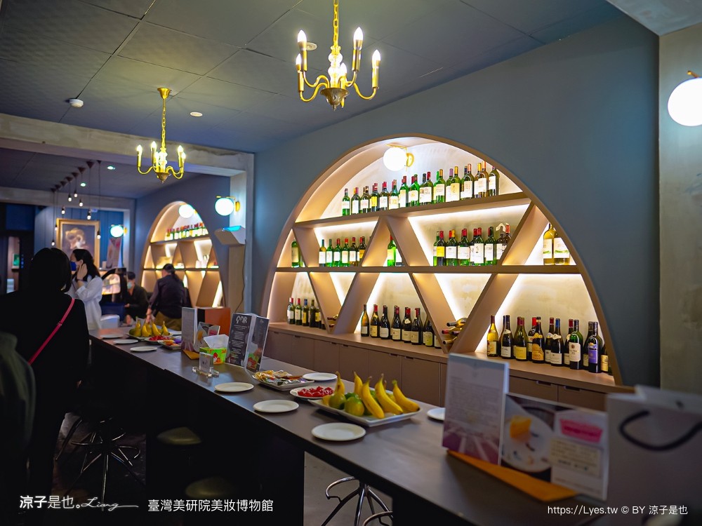 台灣美研院 美妝博物館 門票 台南景點 安平景點 化妝品 觀光工廠 網美拍照 評論 預約 婚紗 雷雕粉餅