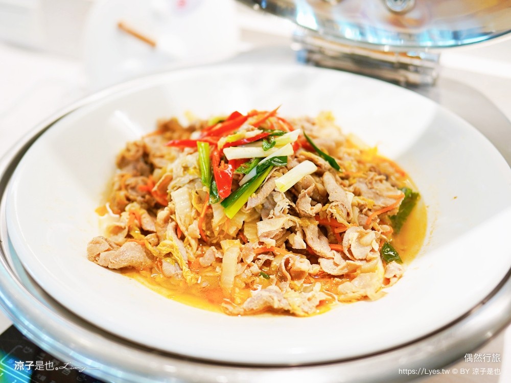 偶然行旅 嘉義飯店 文化路夜市旁 嘉義平價住宿 四人房 車場 文化鹿行旅 房價評價