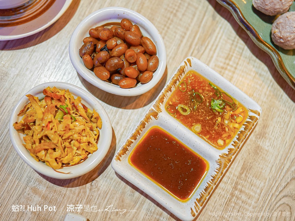蛤 Huh Pot 菜單 台中公益路美食 火鍋餐廳 浮誇系卜卜蜆蛤蜊火鍋 港式料理
