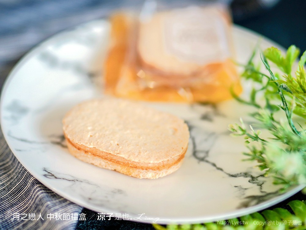 中秋節禮盒-月之戀人 台中 2021 中秋禮盒推薦！濃郁蛋黃酥、迷人白松露奶皇酥、夢幻巧克力蛋糕 一次擁有