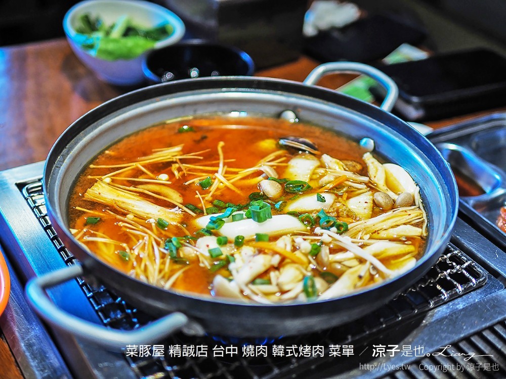 台中-菜豚屋(附菜單)精誠店 日系韓式烤肉精緻好吃耶！無限續生菜還有芝麻葉！
