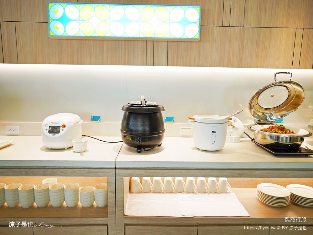 偶然行旅 嘉義飯店 文化路夜市旁 嘉義平價住宿 四人房 車場 文化鹿行旅 房價評價