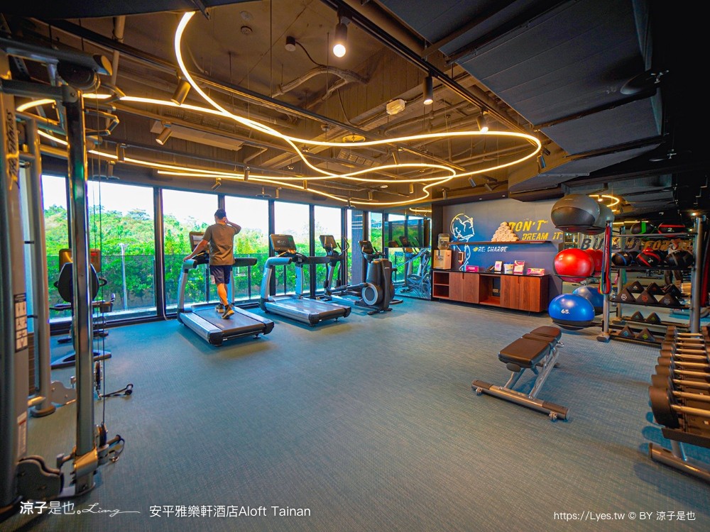 台南安平雅樂軒酒店 台南住宿 台南親子飯店推薦 房型 早餐 兒童遊戲室 健身房 高空酒吧 頂樓夜景 萬豪酒店 aloft tainan