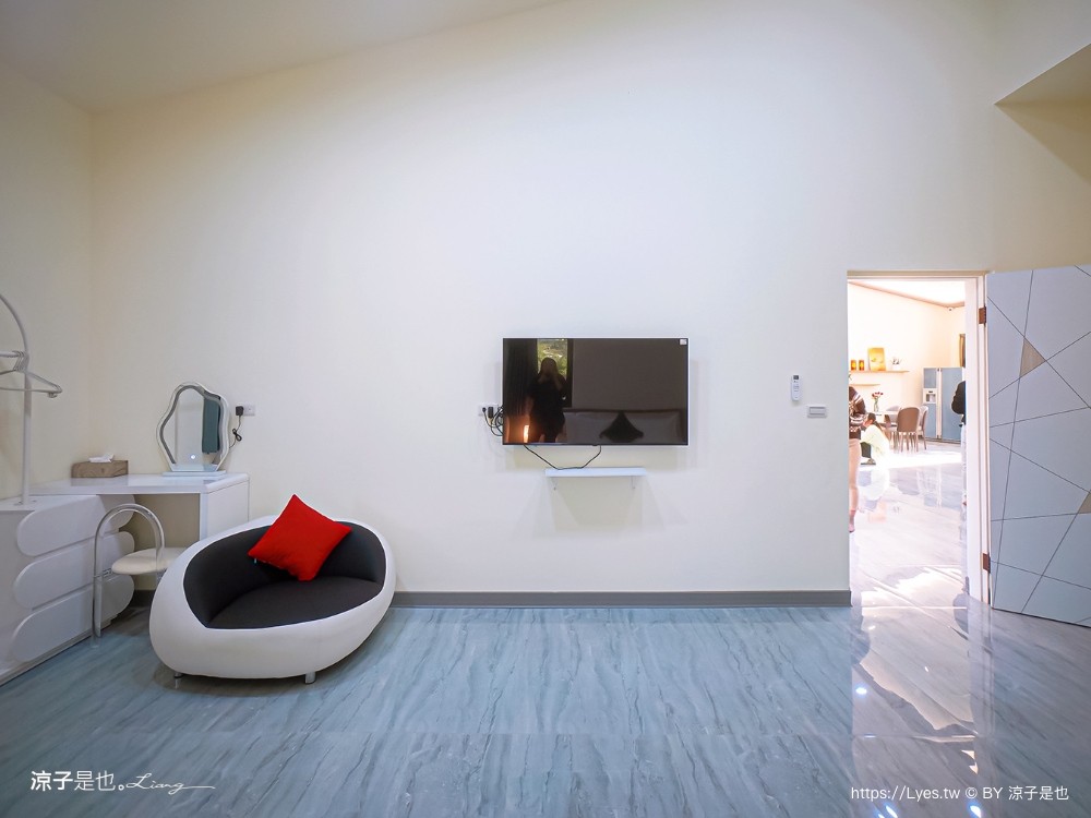 墾丁包棟民宿 屏東住宿 滿州住宿 touch villa 泳池 房型 庭院 卡拉ok 烤肉