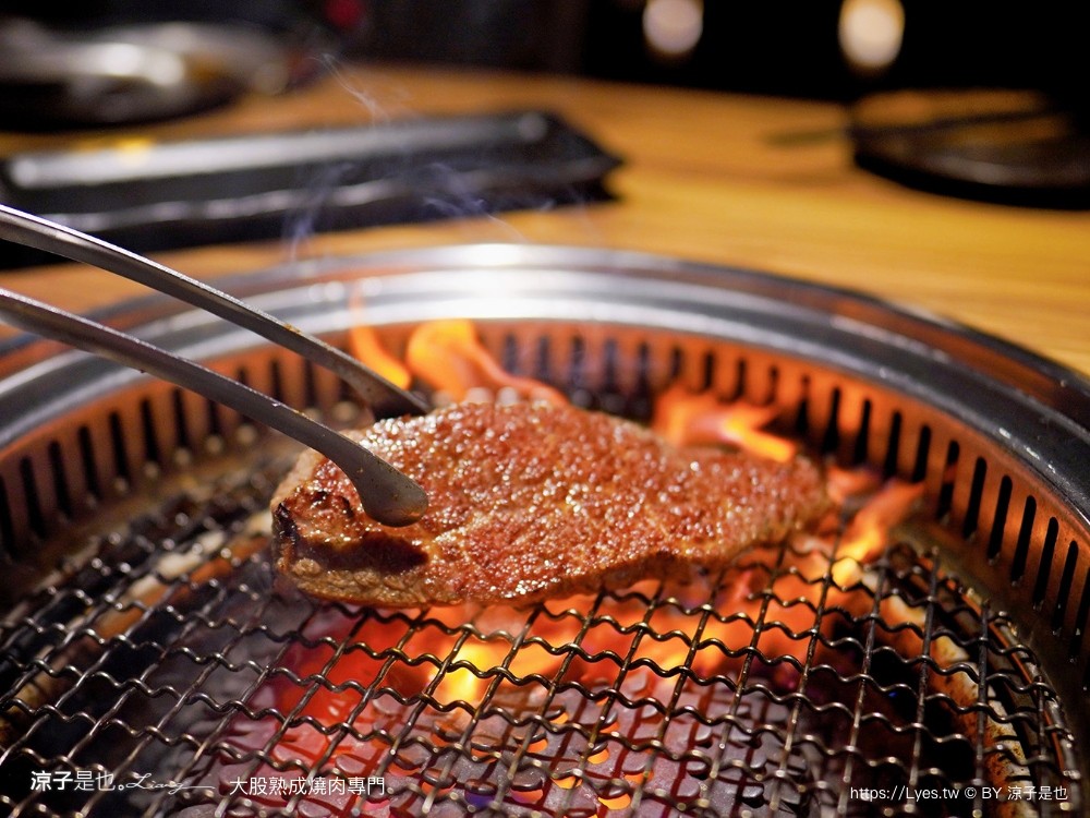 大股熟成燒肉專門 菜單 台中燒肉美食 大股熟成燒肉中科店 厚切牛舌 和牛 推薦必吃 清酒自動販賣機 專人代烤
