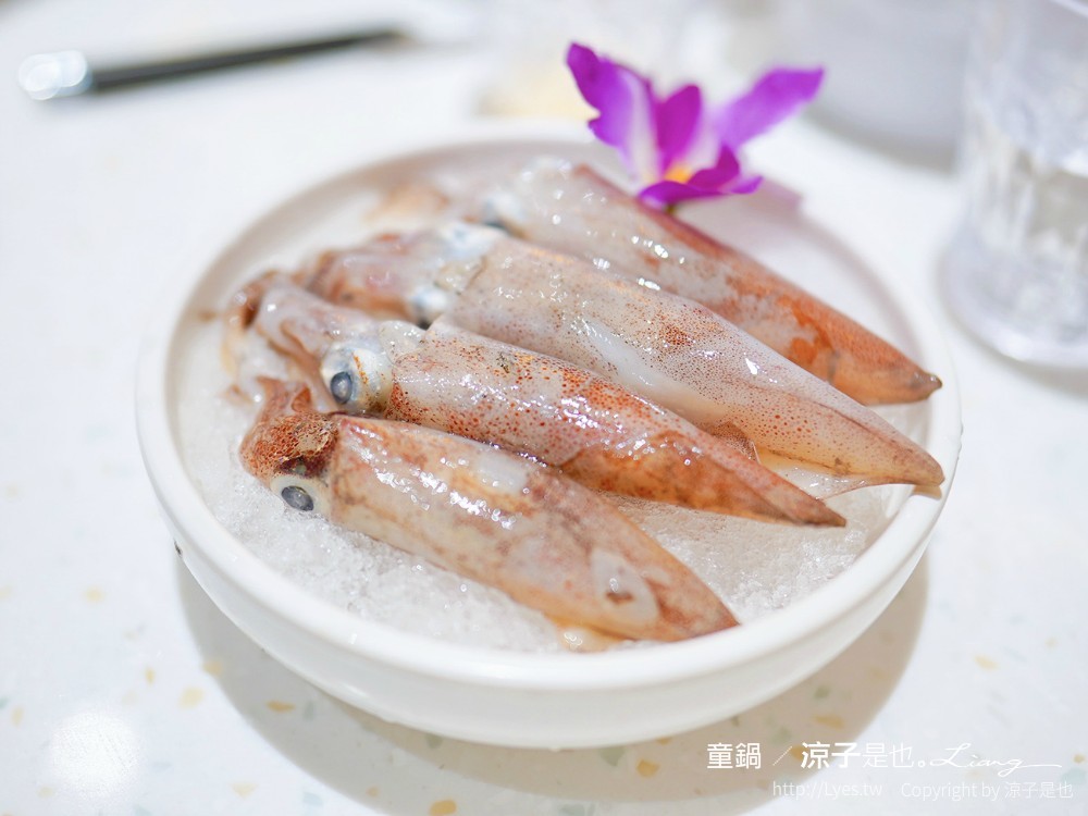 童鍋 親子火鍋 台中 親子餐廳 秀泰文心店 遊戲室 網美 打卡 IG 北歐風