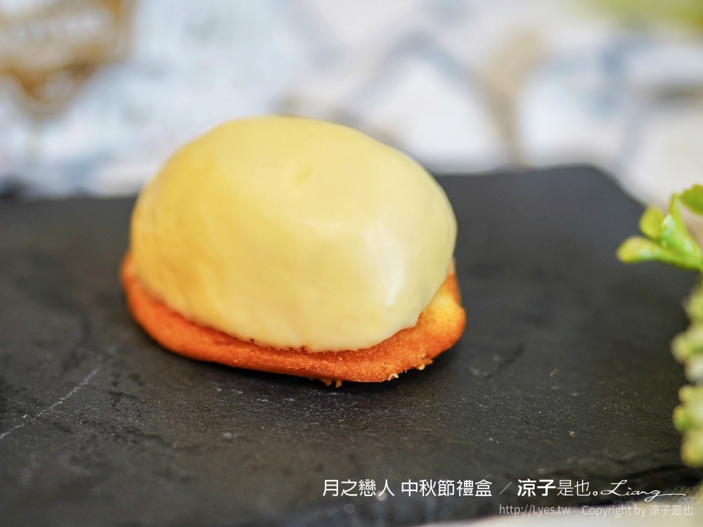 中秋節禮盒-月之戀人 台中 2021 中秋禮盒推薦！濃郁蛋黃酥、迷人白松露奶皇酥、夢幻巧克力蛋糕 一次擁有