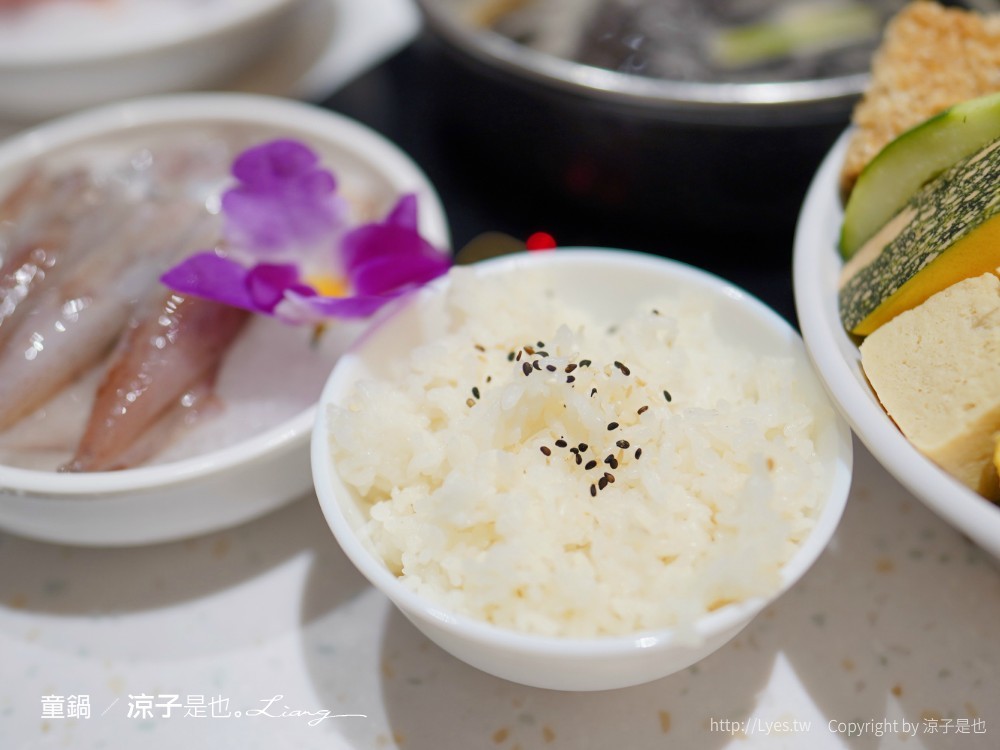 童鍋 親子火鍋 台中 親子餐廳 秀泰文心店 遊戲室 網美 打卡 IG 北歐風