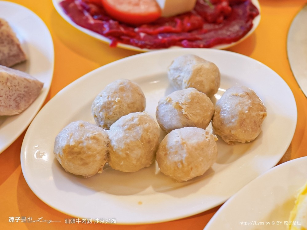汕頭牛肉劉沙茶火鍋店 菜單 炭燒臉盆火鍋 台中西屯店 扁魚沙茶湯底 大白菜