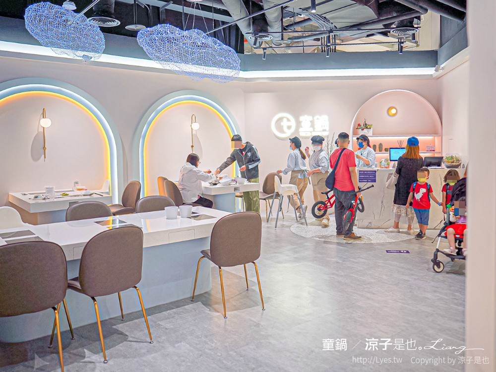 童鍋 親子火鍋 台中 親子餐廳 秀泰文心店 遊戲室 網美 打卡 IG 北歐風