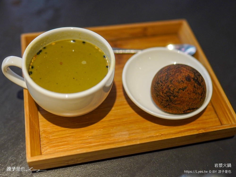 岩漿火鍋 菜單 台中火鍋 麻辣鍋 公益路美食 麻辣鴨血豆腐吃到飽 台中聚餐餐廳 好停車餐廳 推薦必吃