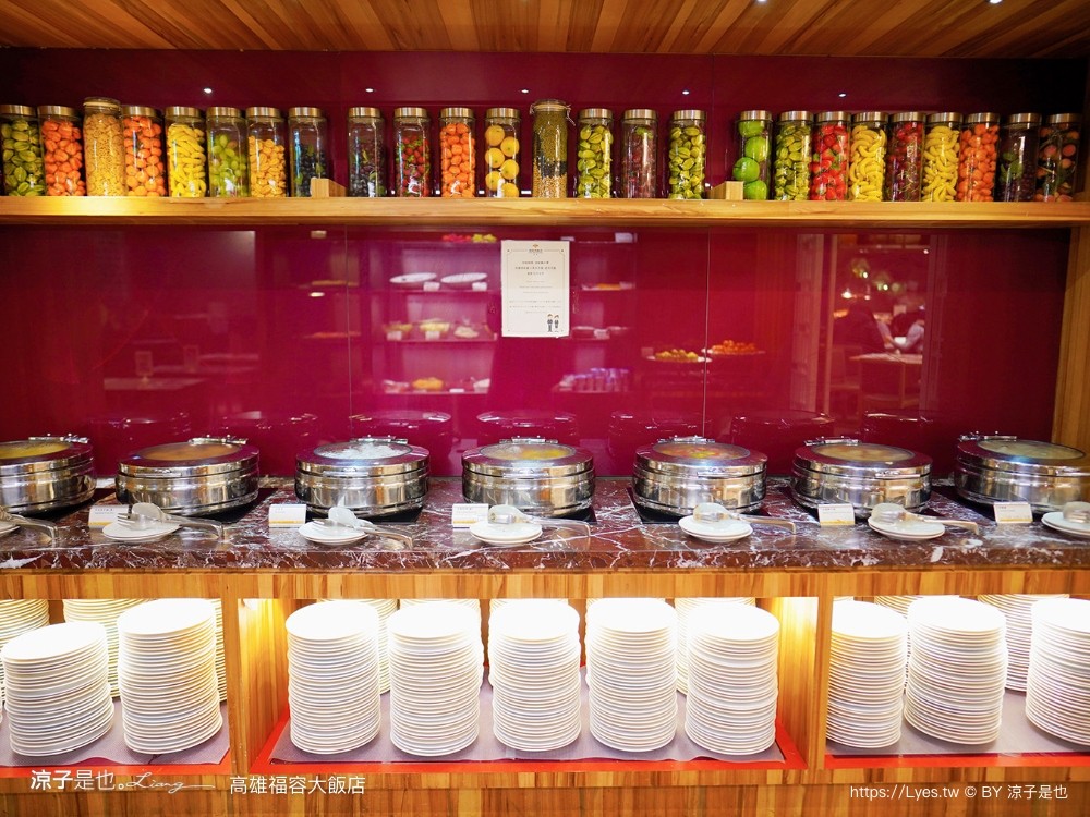 福容大飯店高雄 高雄親子住宿 鹽埕區飯店 捷運站住宿 早餐 房型 四人房 動物園主題房 泳池飯店 健身房