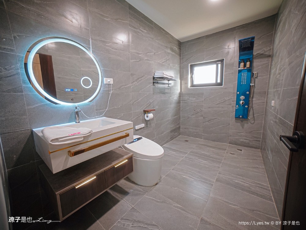 墾丁包棟民宿 屏東住宿 滿州住宿 touch villa 泳池 房型 庭院 卡拉ok 烤肉