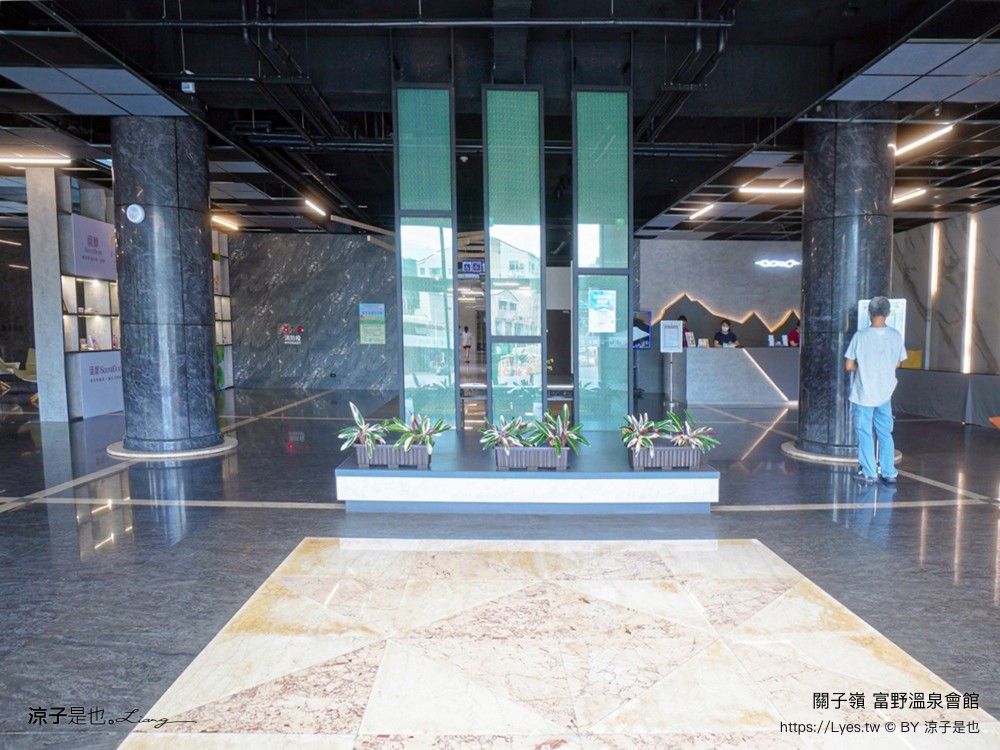 關子嶺富野溫泉會館 台南溫泉飯店 泥漿溫泉 台南親子住宿 泳池戲水區 房價優惠 房型 早餐 和式 開幕 關子嶺泡湯 大眾泡湯池 游泳池 親子家庭房