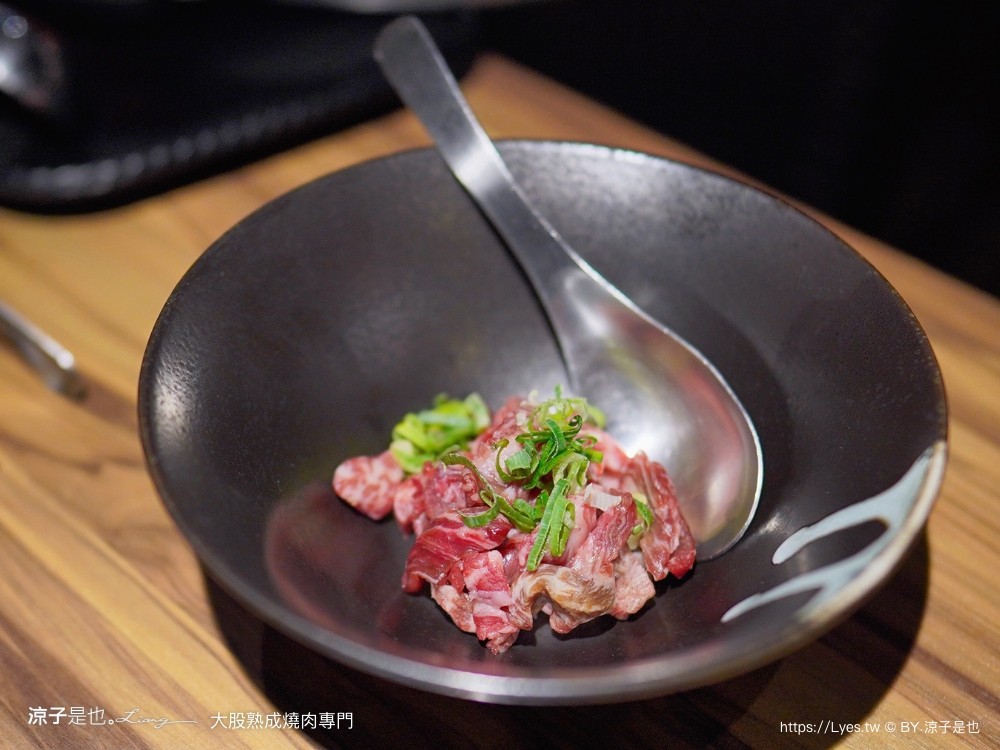 大股熟成燒肉專門 菜單 台中燒肉美食 大股熟成燒肉中科店 厚切牛舌 和牛 推薦必吃 清酒自動販賣機 專人代烤