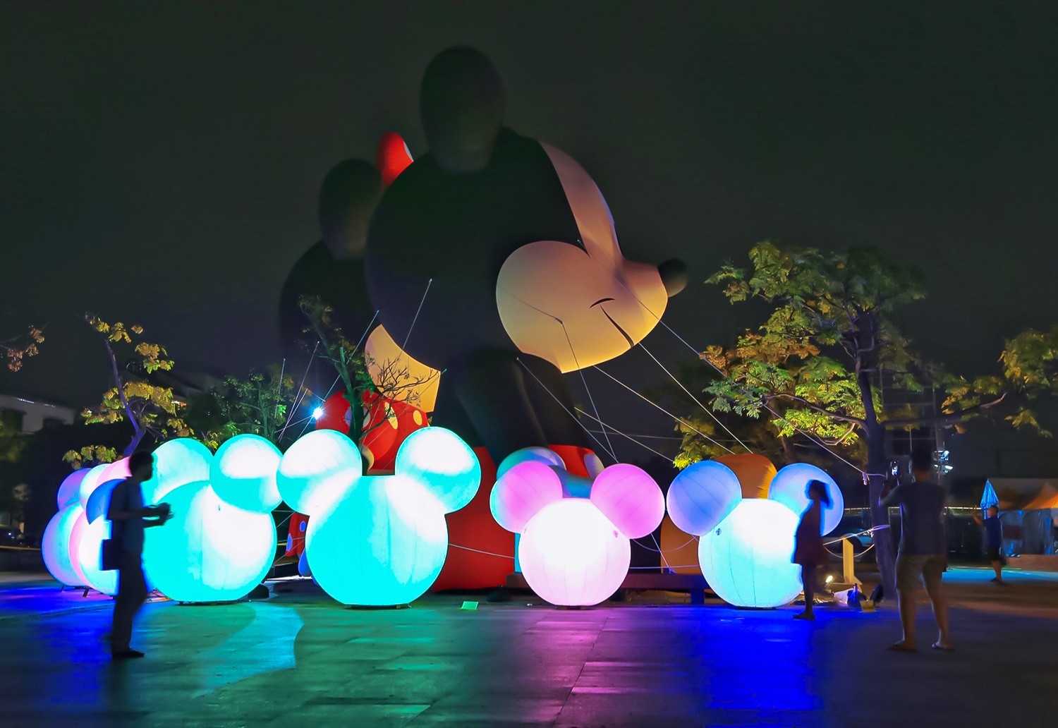 超巨大米奇米妮 台南安平景點 10公尺身高 米奇與好朋友CHILL遊台南 國慶連假迪士尼親子旅遊景點